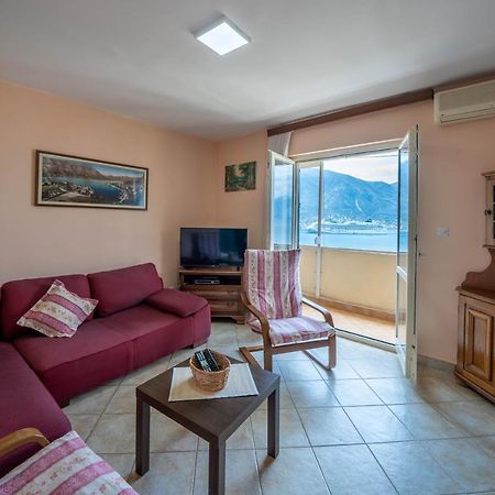 Seaside Serenity: 2-Bedroom Apartment With Boka Bay View Kotor Bagian luar foto