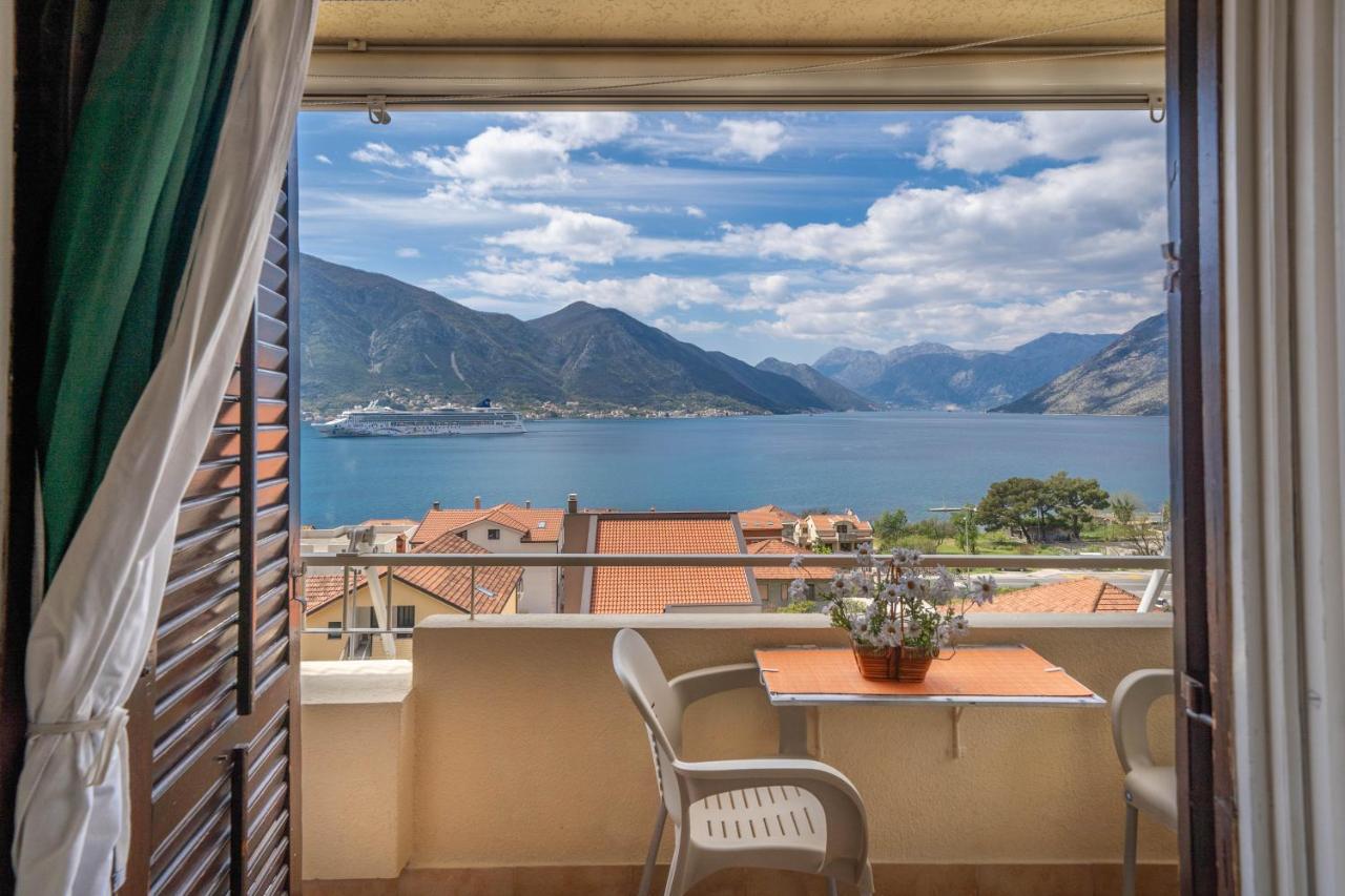Seaside Serenity: 2-Bedroom Apartment With Boka Bay View Kotor Bagian luar foto