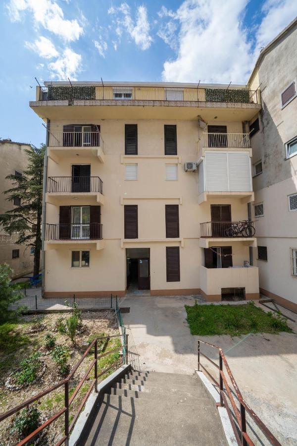 Seaside Serenity: 2-Bedroom Apartment With Boka Bay View Kotor Bagian luar foto