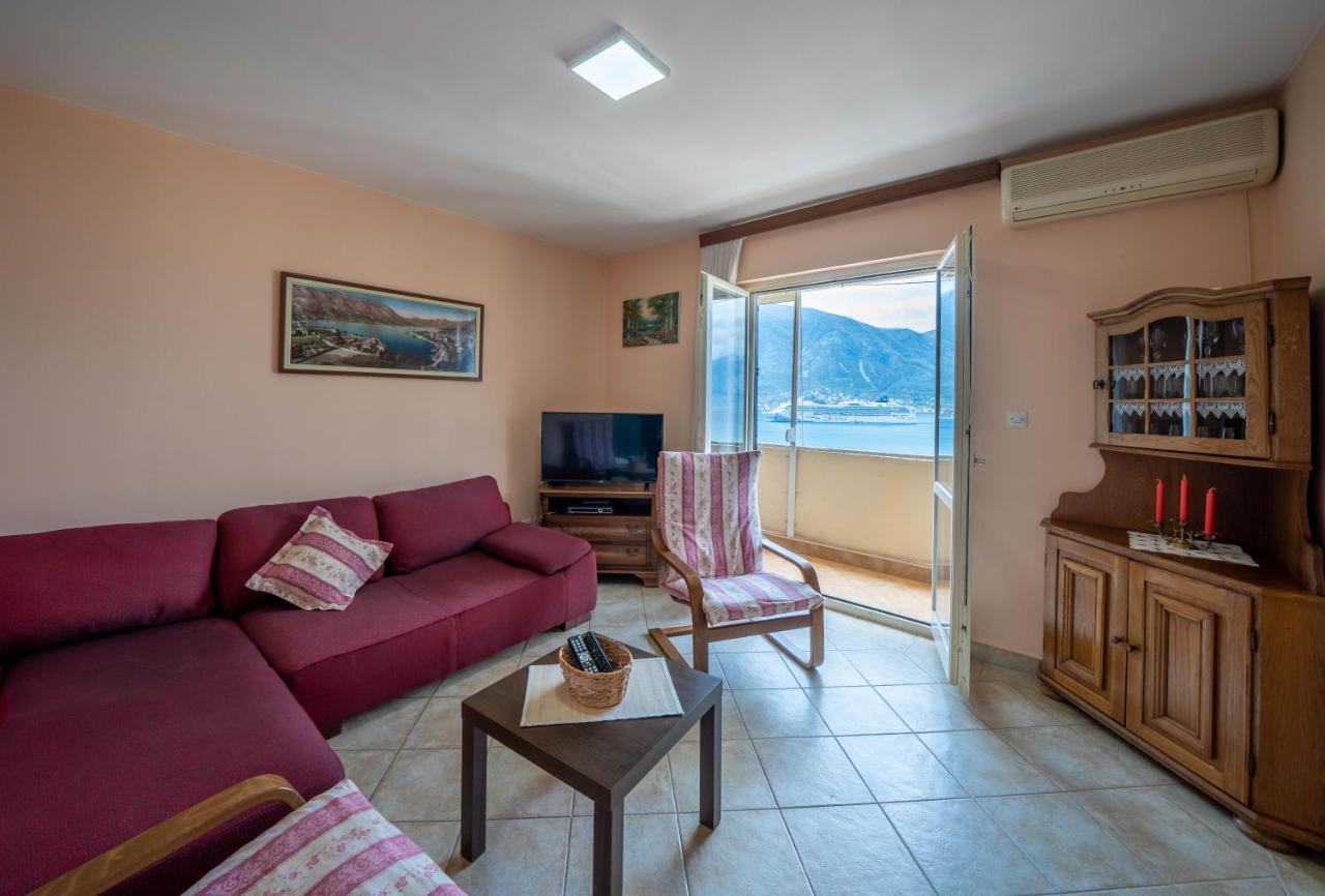 Seaside Serenity: 2-Bedroom Apartment With Boka Bay View Kotor Bagian luar foto