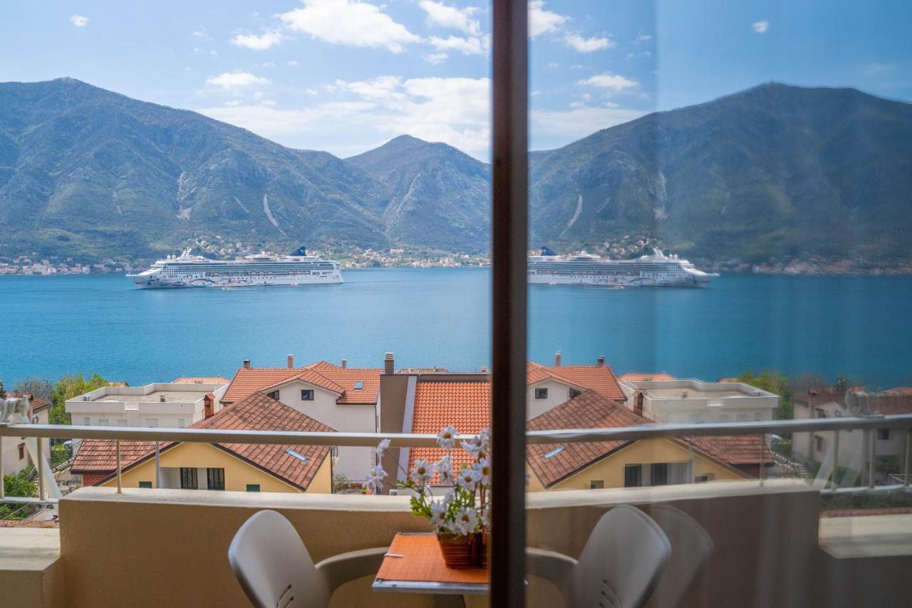 Seaside Serenity: 2-Bedroom Apartment With Boka Bay View Kotor Bagian luar foto