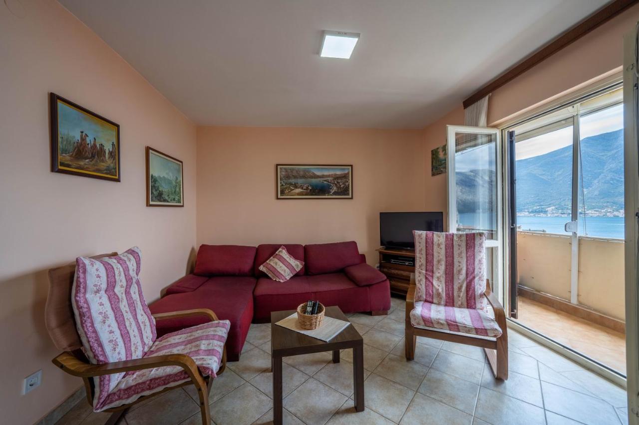 Seaside Serenity: 2-Bedroom Apartment With Boka Bay View Kotor Bagian luar foto